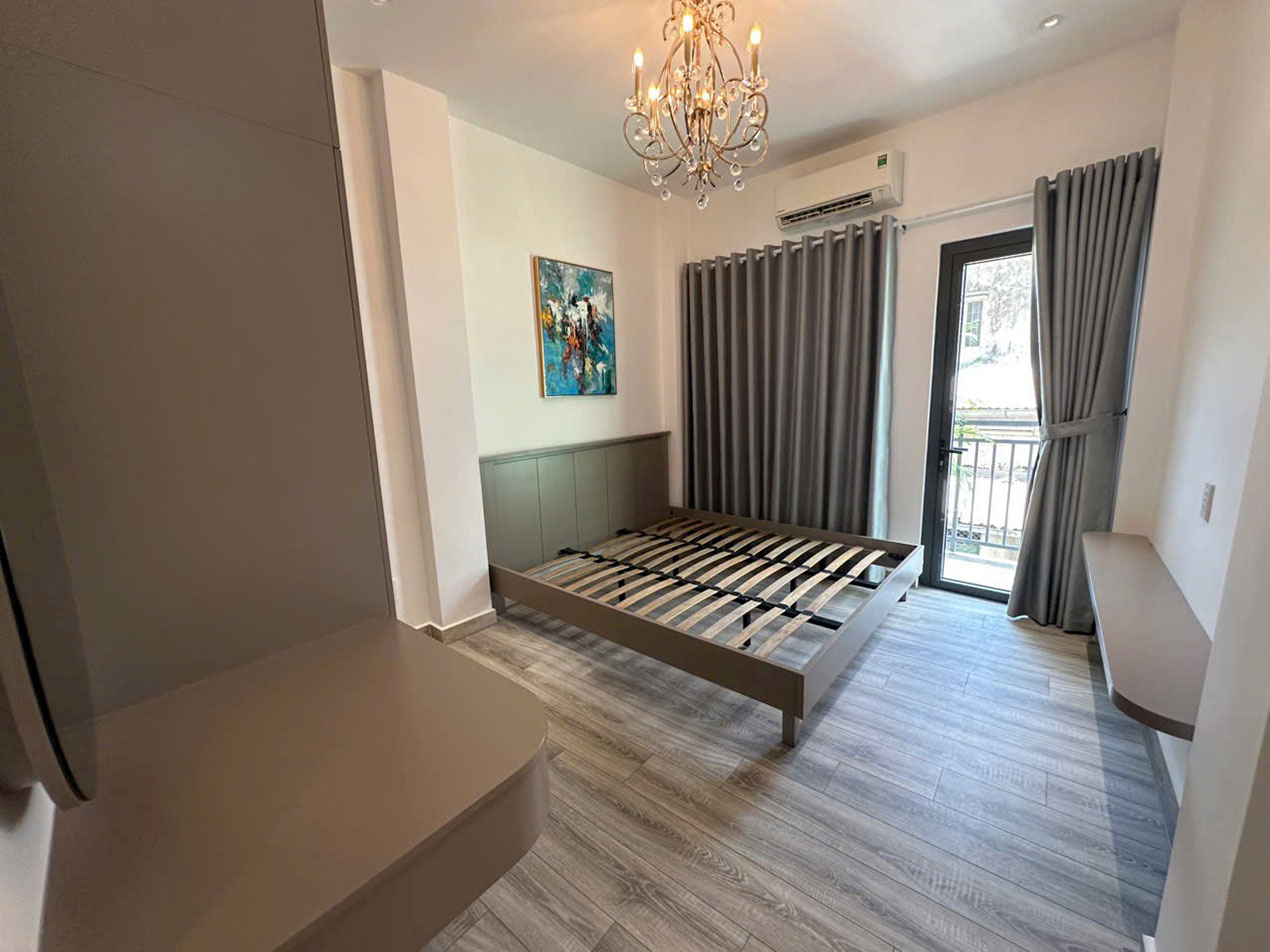 Nhà phố 5 lầu có thang máy, gara ôtô, full nội thất cao cấp khu kinh doanh mặt tiền Đinh Công Tráng